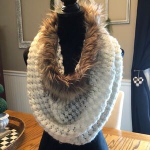 Mossimo Cream Infinity Scarf w/faux fur